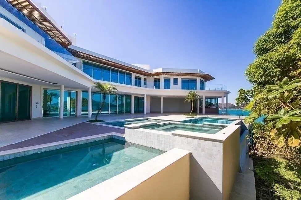 Foto 6 de Casa com 10 quartos à venda, 2205m2 em Ubatuba - SP