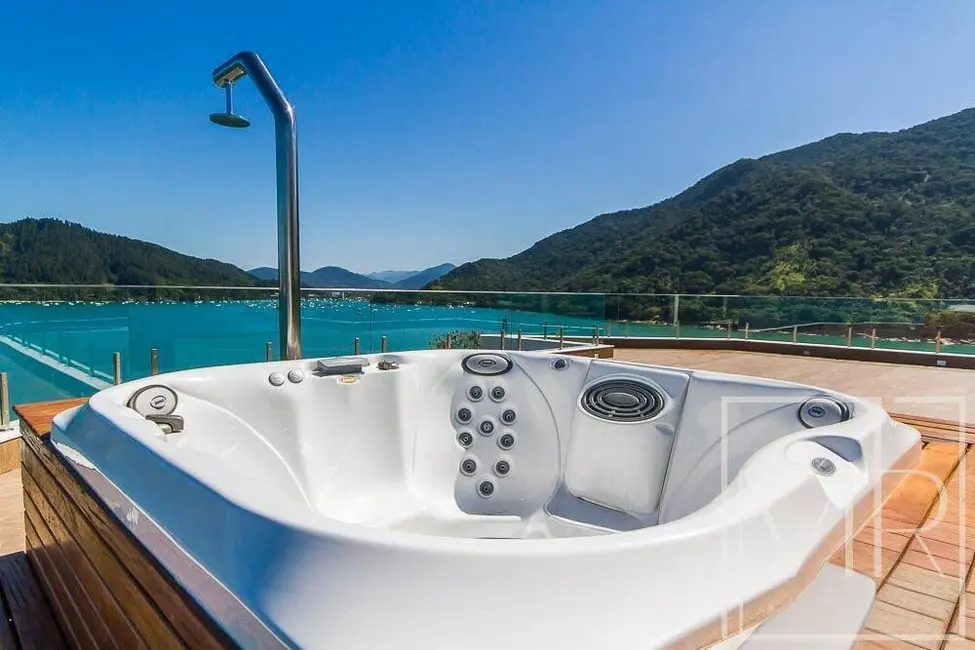 Casa com 10 quartos para alugar, 2205m2 em Ubatuba - SP - imagem 4 Foto 4 de Casa com 10 quartos para alugar, 2205m2 em Ubatuba - SP