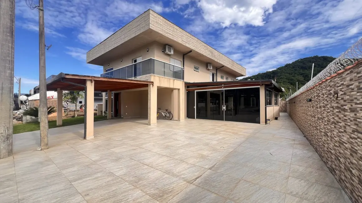 Foto 2 de Casa com 4 quartos à venda, 600m2 em Ubatuba - SP