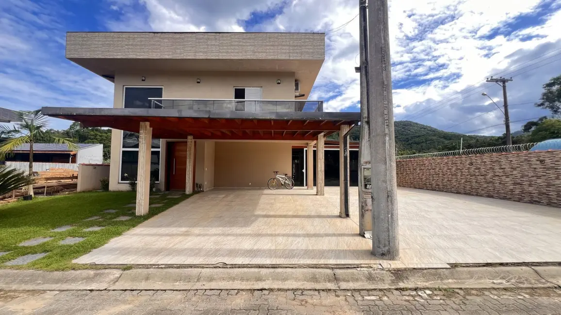 Foto 3 de Casa com 4 quartos à venda, 600m2 em Ubatuba - SP