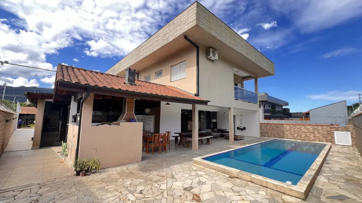 Foto 1 de Casa com 4 quartos à venda, 600m2 em Ubatuba - SP