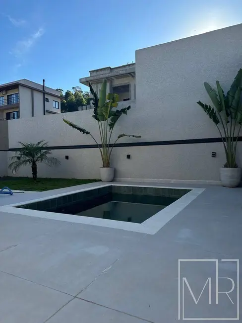Casa com 3 quartos à venda, 360m2 em Atibaia - SP - imagem 2 Foto 2 de Casa com 3 quartos à venda, 360m2 em Atibaia - SP
