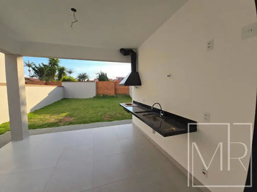 Casa com 3 quartos à venda, 280m2 em Vila Santista, Atibaia - SP - imagem 4 Foto 4 de Casa com 3 quartos à venda, 280m2 em Vila Santista, Atibaia - SP