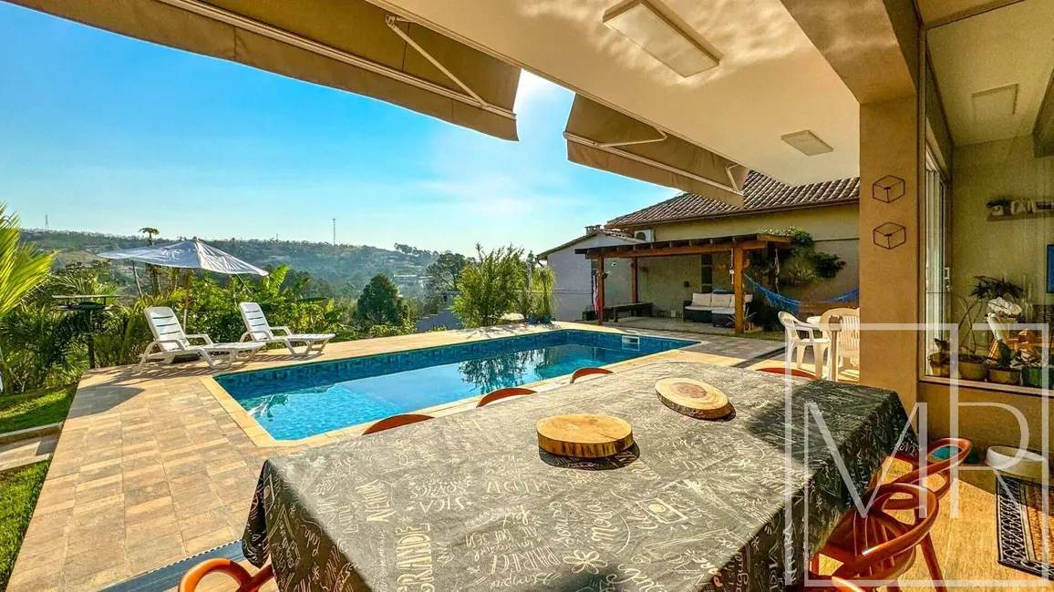 Casa com 3 quartos à venda, 2000m2 em Jardim Estância Brasil, Atibaia - SP - imagem 2 Foto 2 de Casa com 3 quartos à venda, 2000m2 em Jardim Estância Brasil, Atibaia - SP