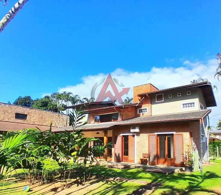 Casa com 5 quartos à venda, 215m2 em Ubatuba - SP - imagem 2 Foto 2 de Casa com 5 quartos à venda, 215m2 em Ubatuba - SP