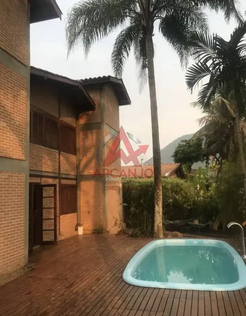 Casa com 3 quartos à venda, 360m2 em Ubatuba - SP - imagem 2 Foto 2 de Casa com 3 quartos à venda, 360m2 em Ubatuba - SP