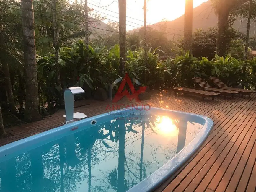 Casa com 3 quartos à venda, 360m2 em Ubatuba - SP - imagem 4 Foto 4 de Casa com 3 quartos à venda, 360m2 em Ubatuba - SP