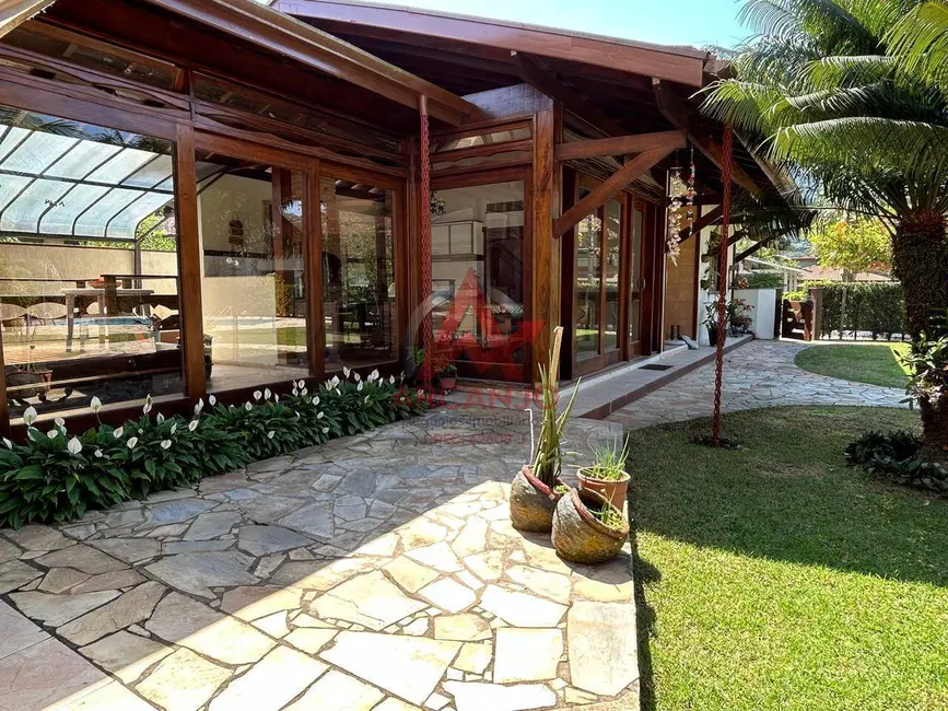 Casa com 3 quartos à venda, 249m2 em Ubatuba - SP - imagem 5 Foto 5 de Casa com 3 quartos à venda, 249m2 em Ubatuba - SP