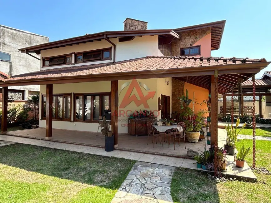 Casa com 3 quartos à venda, 249m2 em Ubatuba - SP - imagem 1 Foto 1 de Casa com 3 quartos à venda, 249m2 em Ubatuba - SP