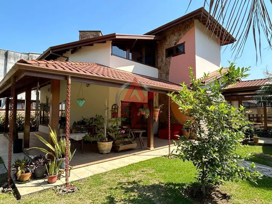 Casa com 3 quartos à venda, 249m2 em Ubatuba - SP - imagem 3 Foto 3 de Casa com 3 quartos à venda, 249m2 em Ubatuba - SP