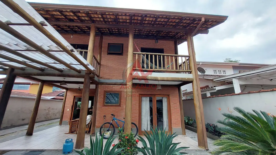 Foto 1 de Casa com 4 quartos à venda, 227m2 em Ubatuba - SP
