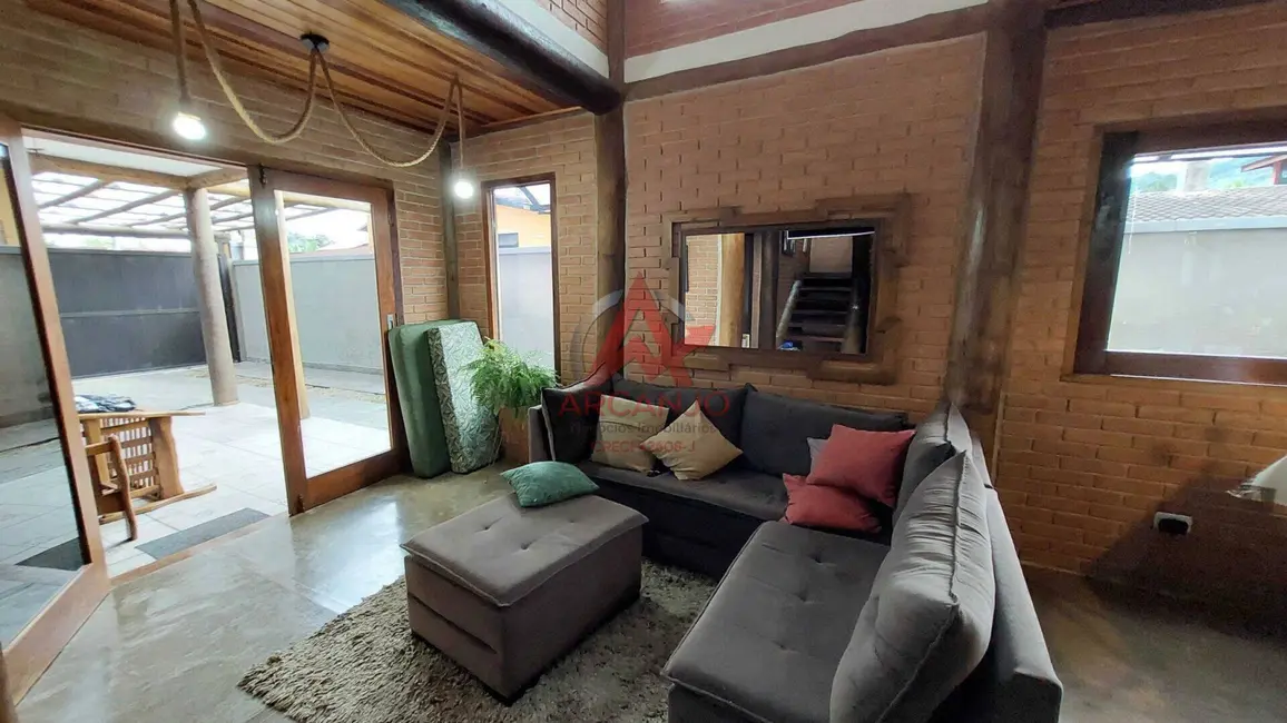 Foto 3 de Casa com 4 quartos à venda, 227m2 em Ubatuba - SP