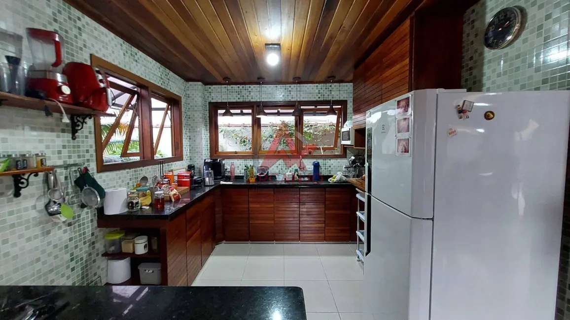 Foto 9 de Casa com 4 quartos à venda, 227m2 em Ubatuba - SP
