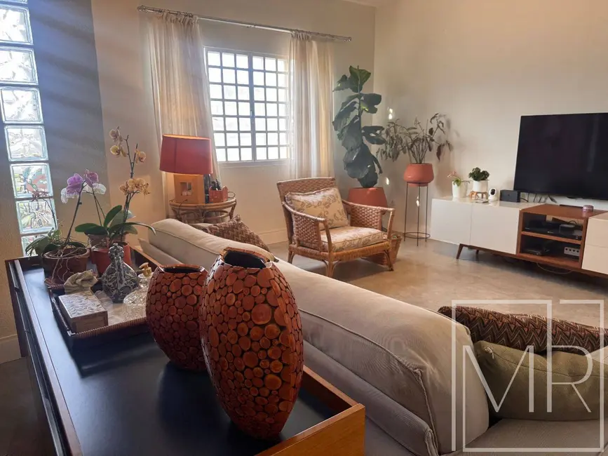 Casa com 3 quartos à venda, 222m2 em Jardim das Flores, Atibaia - SP - imagem 3 Foto 3 de Casa com 3 quartos à venda, 222m2 em Jardim das Flores, Atibaia - SP