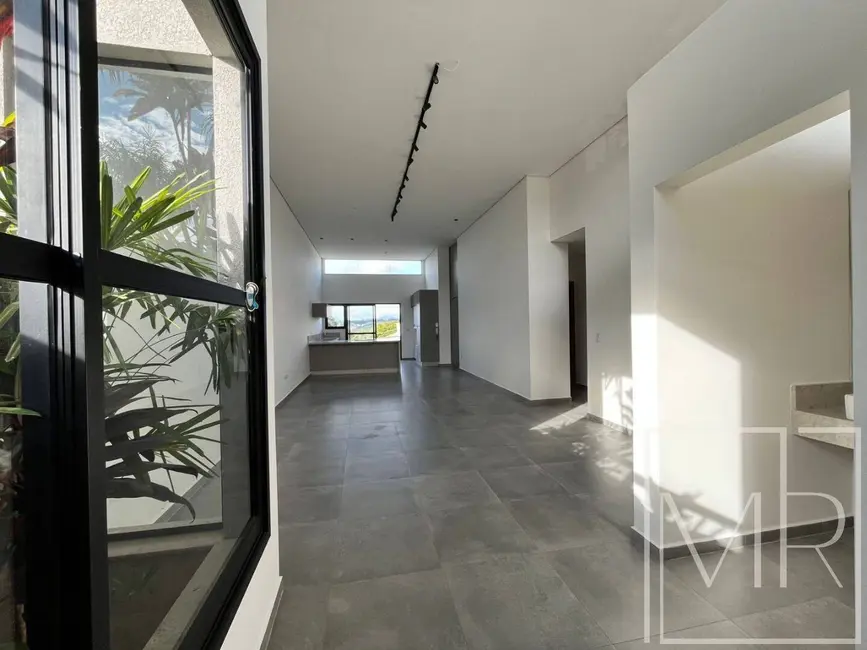 Casa de Condomínio com 3 quartos à venda, 523m2 em Vila Santista, Atibaia - SP - imagem 3 Foto 3 de Casa de Condomínio com 3 quartos à venda, 523m2 em Vila Santista, Atibaia - SP