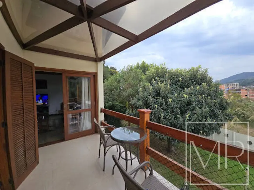 Foto 3 de Casa com 3 quartos à venda, 900m2 em Retiro das Fontes, Atibaia - SP