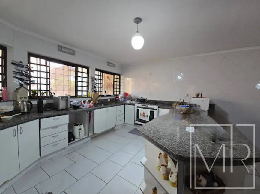 Casa com 4 quartos à venda, 300m2 em Jardim do Lago, Atibaia - SP - imagem 9 Foto 9 de Casa com 4 quartos à venda, 300m2 em Jardim do Lago, Atibaia - SP