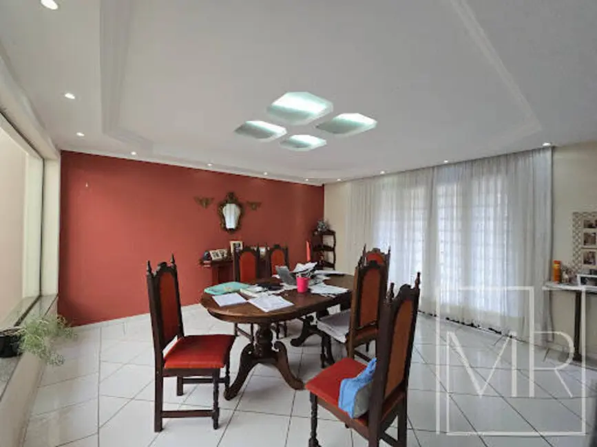 Casa com 4 quartos à venda, 300m2 em Jardim do Lago, Atibaia - SP - imagem 2 Foto 2 de Casa com 4 quartos à venda, 300m2 em Jardim do Lago, Atibaia - SP