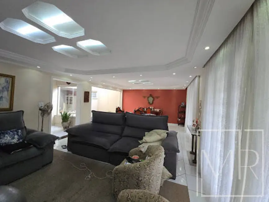 Casa com 4 quartos à venda, 300m2 em Jardim do Lago, Atibaia - SP - imagem 3 Foto 3 de Casa com 4 quartos à venda, 300m2 em Jardim do Lago, Atibaia - SP