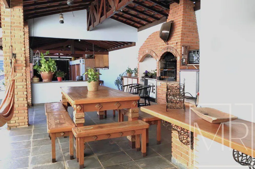 Casa com 3 quartos à venda, 492m2 em Jardim Alvinópolis, Atibaia - SP - imagem 2 Foto 2 de Casa com 3 quartos à venda, 492m2 em Jardim Alvinópolis, Atibaia - SP