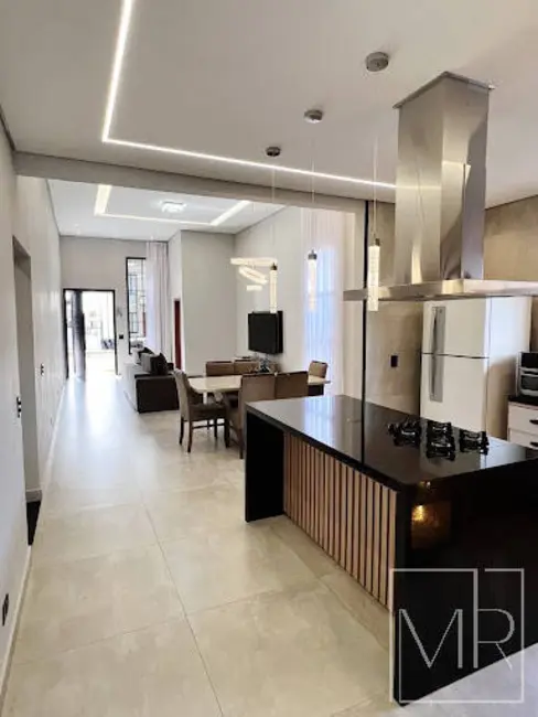 Casa com 3 quartos à venda, 360m2 em Vila Santista, Atibaia - SP - imagem 2 Foto 2 de Casa com 3 quartos à venda, 360m2 em Vila Santista, Atibaia - SP