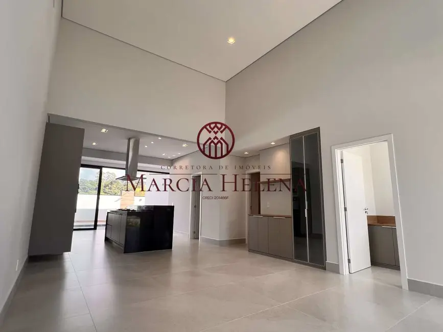 Casa de Condomínio com 3 quartos à venda, 175m2 em Valinhos - SP - imagem 3 Foto 3 de Casa de Condomínio com 3 quartos à venda, 175m2 em Valinhos - SP