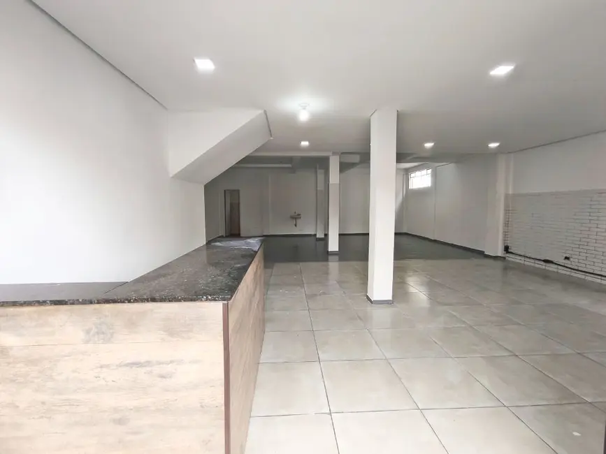 Loja para alugar, 110m2 em Novo Mundo, Curitiba - PR - imagem 4 Foto 4 de Loja para alugar, 110m2 em Novo Mundo, Curitiba - PR