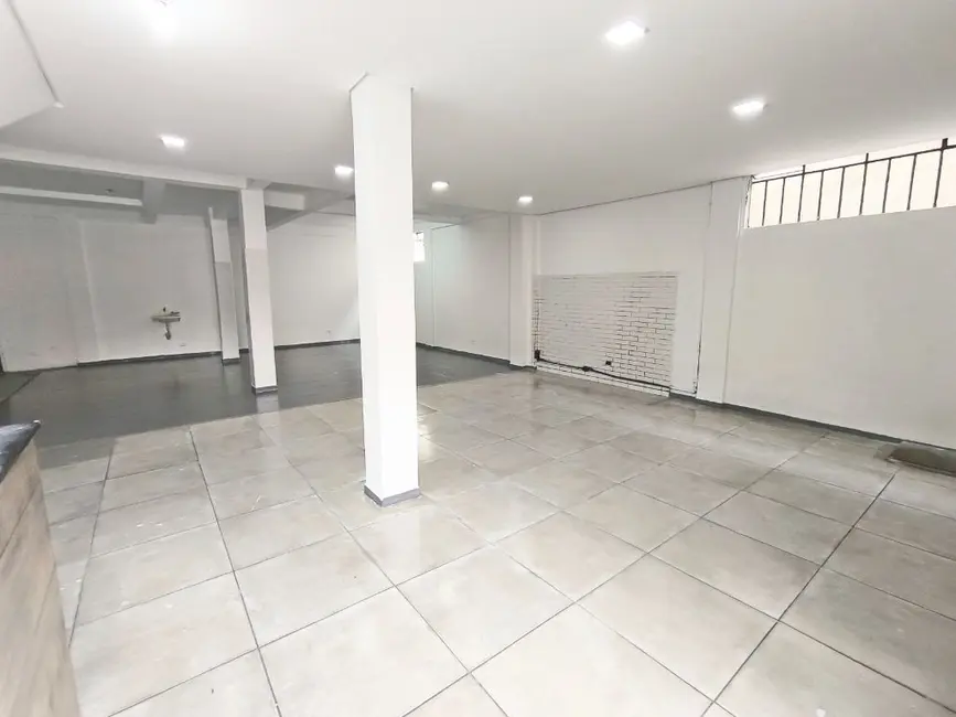 Loja para alugar, 110m2 em Novo Mundo, Curitiba - PR - imagem 6 Foto 6 de Loja para alugar, 110m2 em Novo Mundo, Curitiba - PR