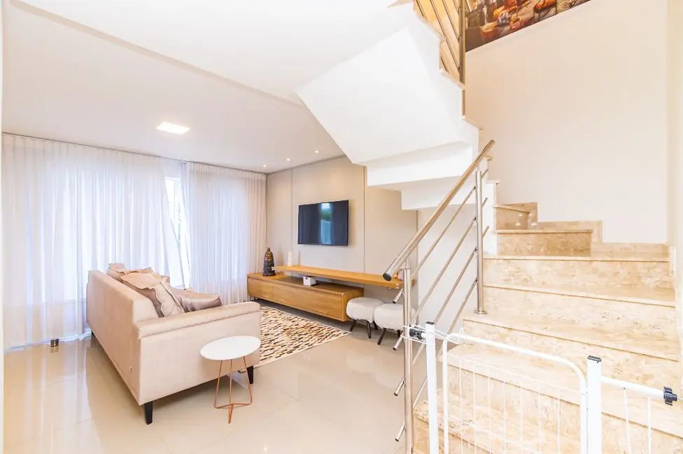 Foto 3 de Sobrado com 3 quartos à venda, 151m2 em Pedro Moro, Sao Jose Dos Pinhais - PR