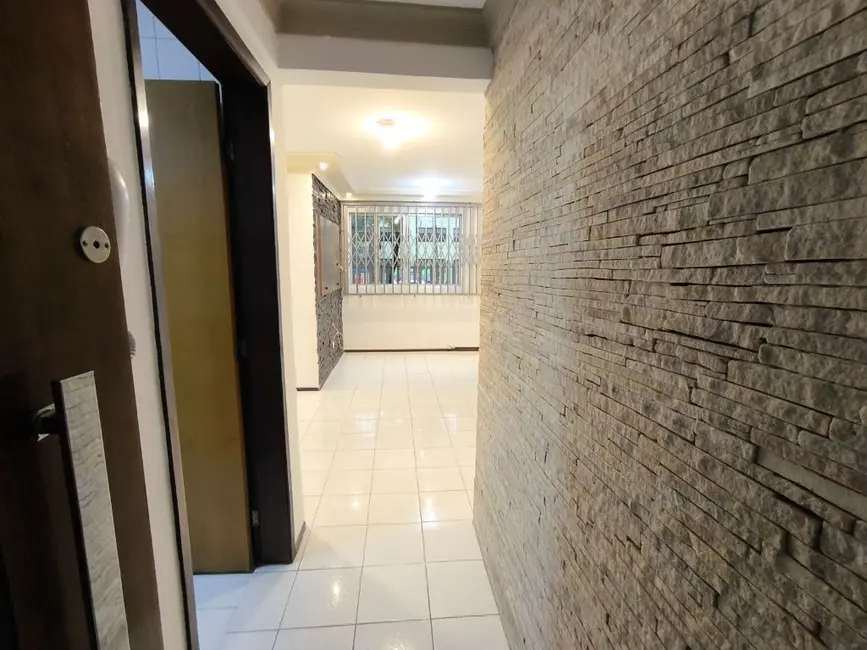 Foto 2 de Apartamento com 3 quartos para alugar, 58m2 em Sítio Cercado, Curitiba - PR