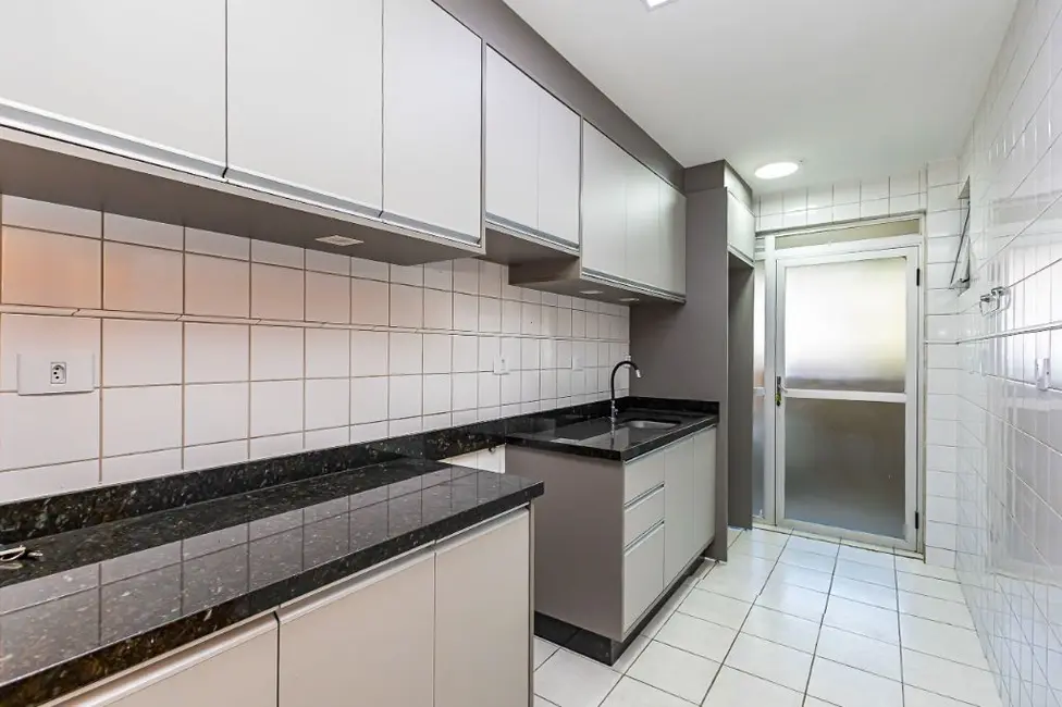 Foto 2 de Apartamento com 3 quartos para alugar, 58m2 em Sítio Cercado, Curitiba - PR