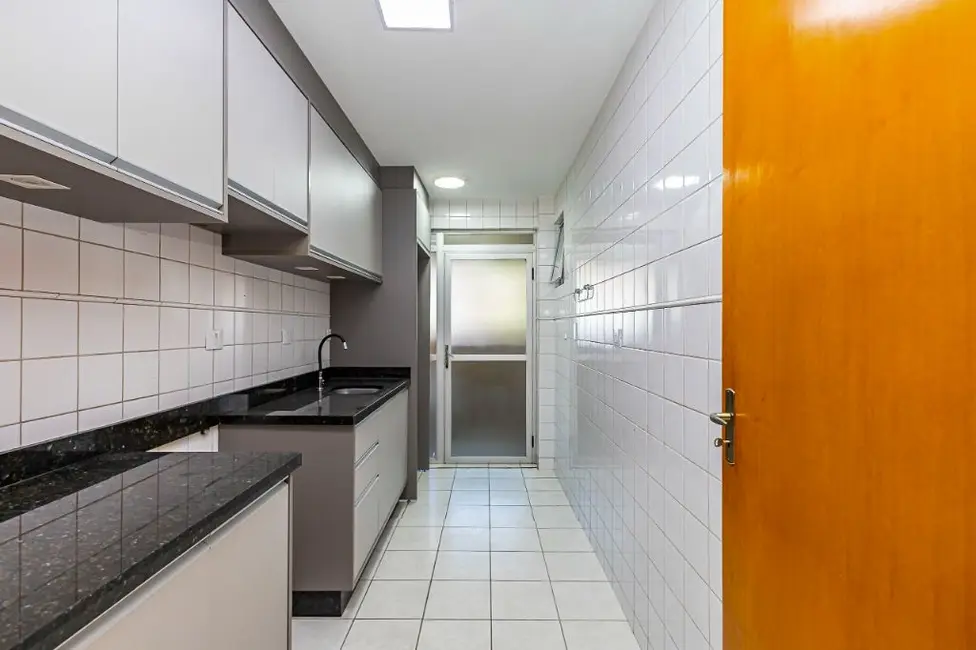 Foto 3 de Apartamento com 3 quartos para alugar, 58m2 em Sítio Cercado, Curitiba - PR