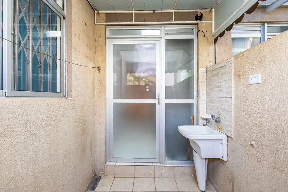 Foto 11 de Apartamento com 3 quartos para alugar, 58m2 em Sítio Cercado, Curitiba - PR