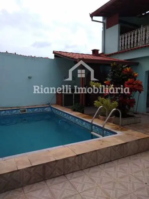 Foto 2 de Casa com 3 quartos à venda, 300m2 em Rio De Janeiro - RJ