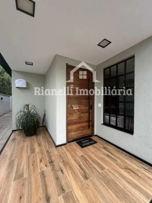 Foto 2 de Casa de Condomínio com 3 quartos para alugar, 240m2 em Rio De Janeiro - RJ