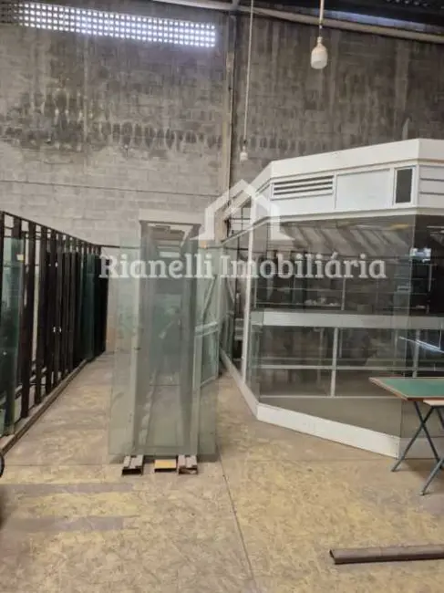 Armazém / Galpão para alugar, 260m2 em Rio De Janeiro - RJ - imagem 2 Foto 2 de Armazém / Galpão para alugar, 260m2 em Rio De Janeiro - RJ