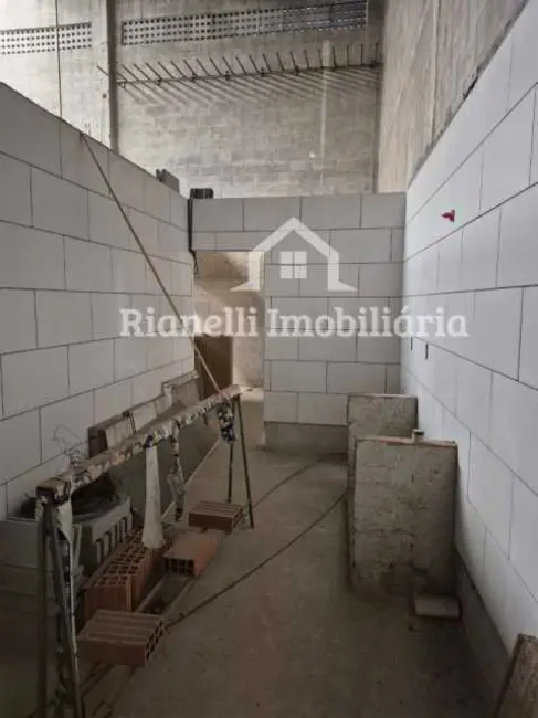 Armazém / Galpão para alugar, 260m2 em Rio De Janeiro - RJ - imagem 5 Foto 5 de Armazém / Galpão para alugar, 260m2 em Rio De Janeiro - RJ