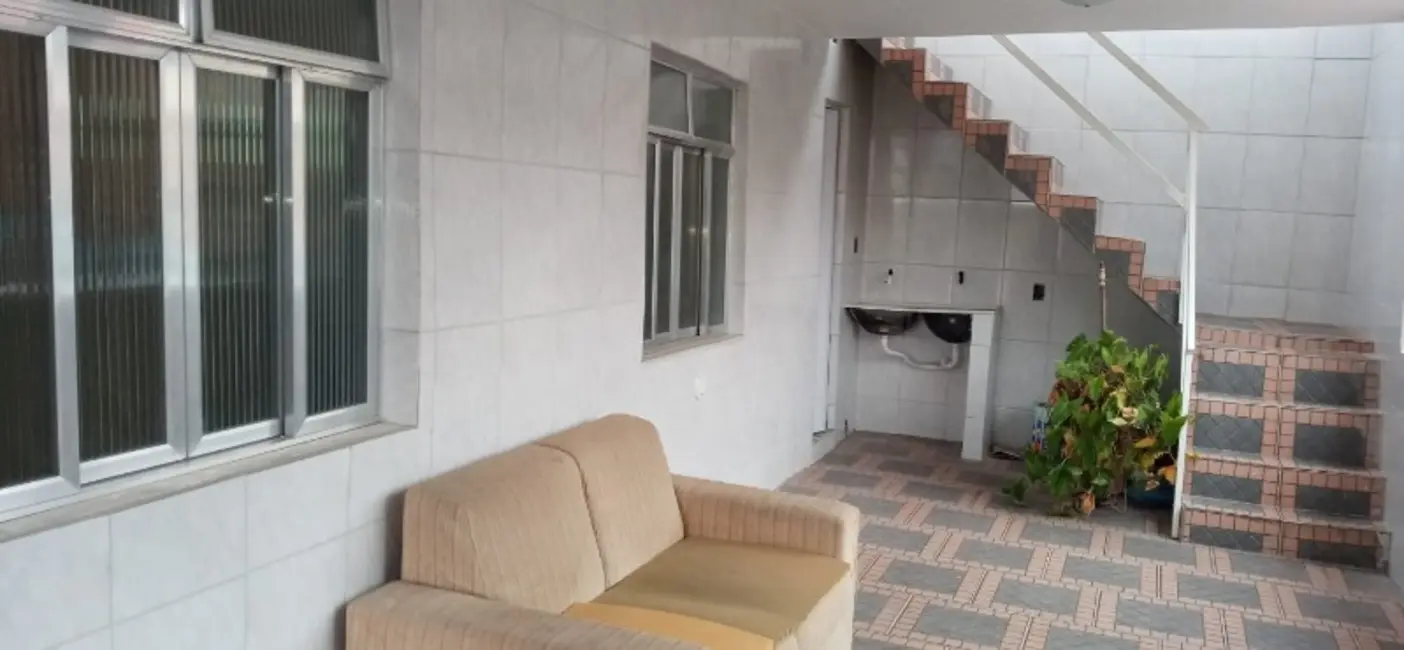 Casa com 3 quartos à venda, 140m2 em Guadalupe, Rio De Janeiro - RJ - imagem 4 Foto 4 de Casa com 3 quartos à venda, 140m2 em Guadalupe, Rio De Janeiro - RJ