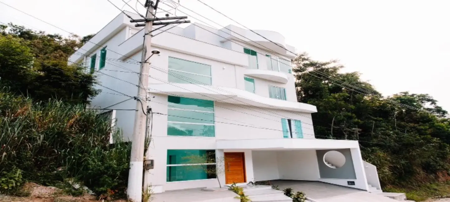 Foto 1 de Casa de Condomínio com 5 quartos à venda, 400m2 em Maria Paula, Sao Goncalo - RJ