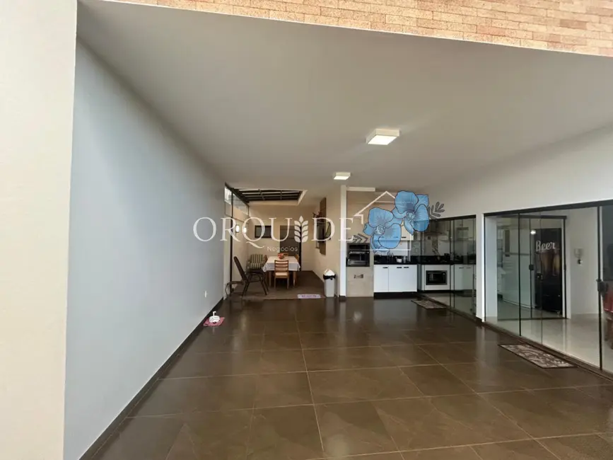 Casa com 2 quartos à venda, 176m2 em Parque Laranjeiras, Rio Verde - GO - imagem 2 Foto 2 de Casa com 2 quartos à venda, 176m2 em Parque Laranjeiras, Rio Verde - GO