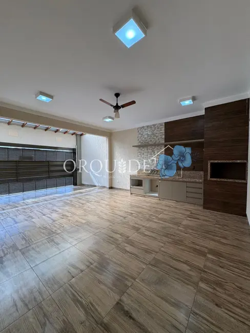 Foto 3 de Casa com 3 quartos à venda, 110m2 em Parque das Laranjeiras Prolongamento, Rio Verde - GO
