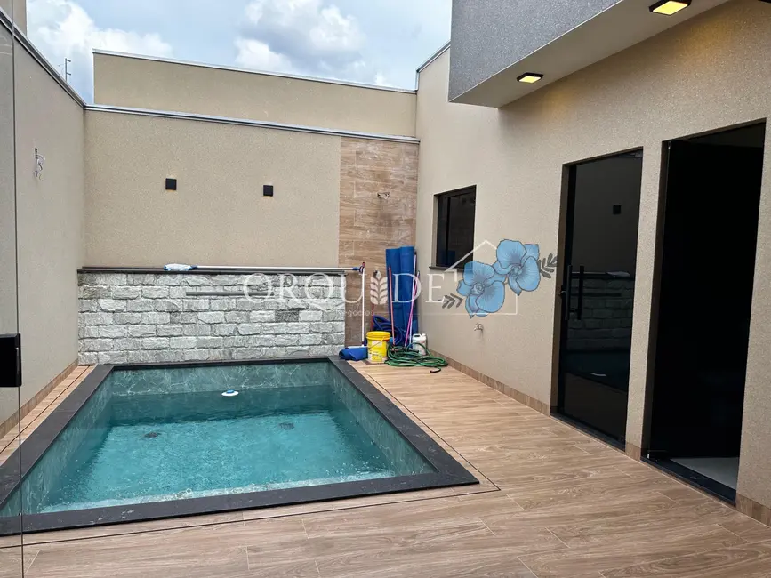 Foto 2 de Casa com 4 quartos à venda, 171m2 em Parque das Laranjeiras Prolongamento, Rio Verde - GO
