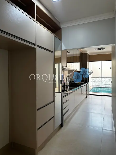 Foto 4 de Casa com 4 quartos à venda, 171m2 em Parque das Laranjeiras Prolongamento, Rio Verde - GO