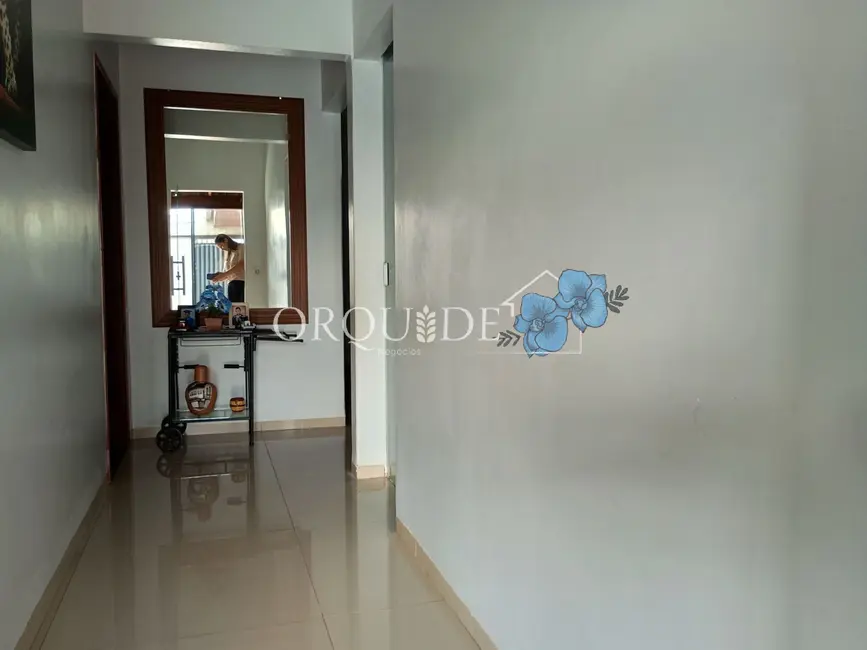 Casa com 3 quartos à venda, 180m2 em Setor Dona Gercina, Rio Verde - GO - imagem 8 Foto 8 de Casa com 3 quartos à venda, 180m2 em Setor Dona Gercina, Rio Verde - GO