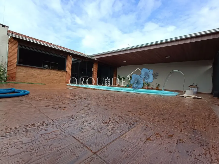 Casa com 3 quartos à venda, 180m2 em Setor Dona Gercina, Rio Verde - GO - imagem 2 Foto 2 de Casa com 3 quartos à venda, 180m2 em Setor Dona Gercina, Rio Verde - GO