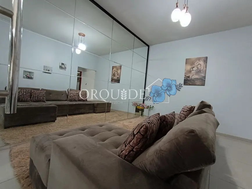 Casa com 3 quartos à venda, 180m2 em Setor Dona Gercina, Rio Verde - GO - imagem 5 Foto 5 de Casa com 3 quartos à venda, 180m2 em Setor Dona Gercina, Rio Verde - GO