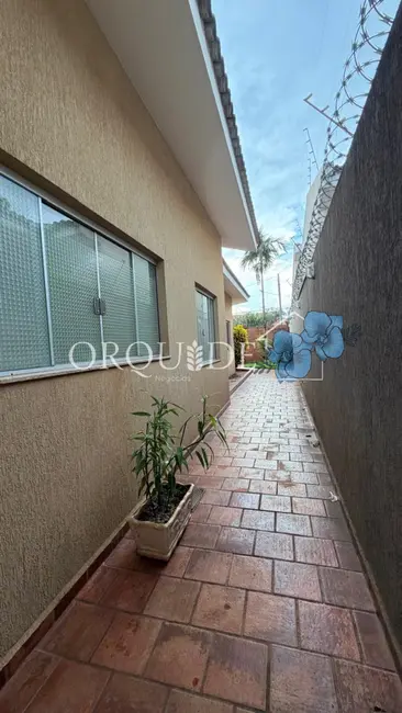 Foto 4 de Casa com 3 quartos à venda, 212m2 em Setor Universitário, Rio Verde - GO