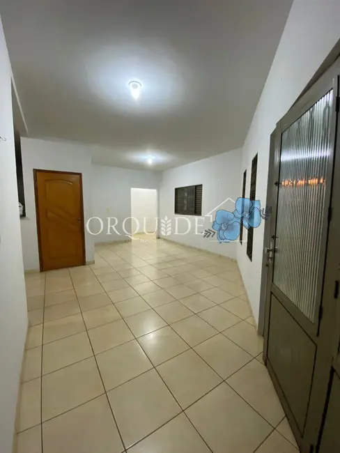 Casa com 4 quartos à venda, 360m2 em Setor Central, Rio Verde - GO - imagem 3 Foto 3 de Casa com 4 quartos à venda, 360m2 em Setor Central, Rio Verde - GO