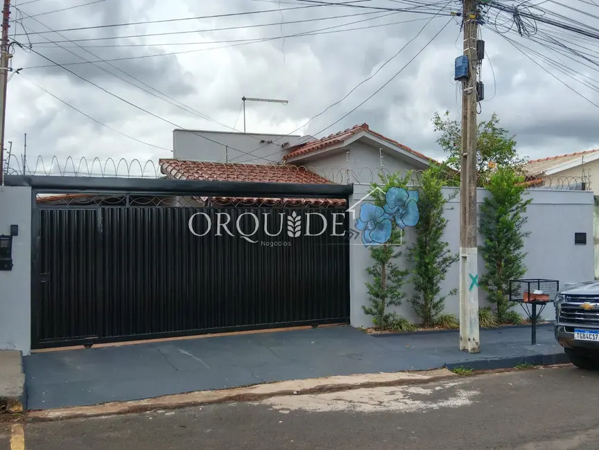 Casa com 3 quartos à venda, 154m2 em Conjunto Morada do Sol, Rio Verde - GO - imagem 2 Foto 2 de Casa com 3 quartos à venda, 154m2 em Conjunto Morada do Sol, Rio Verde - GO