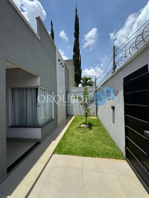 Foto 2 de Casa com 4 quartos à venda, 205m2 em Residencial Solar dos Ataídes 2ª Etapa, Rio Verde - GO